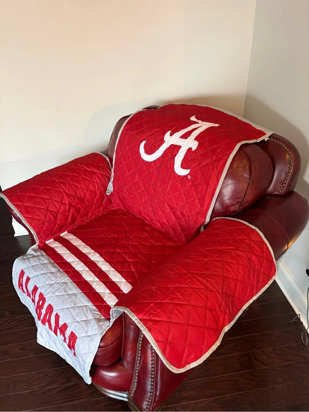 Alabama Crimson Tide Quilted Chair Cover Red and White Collegiate Recliner NCAA